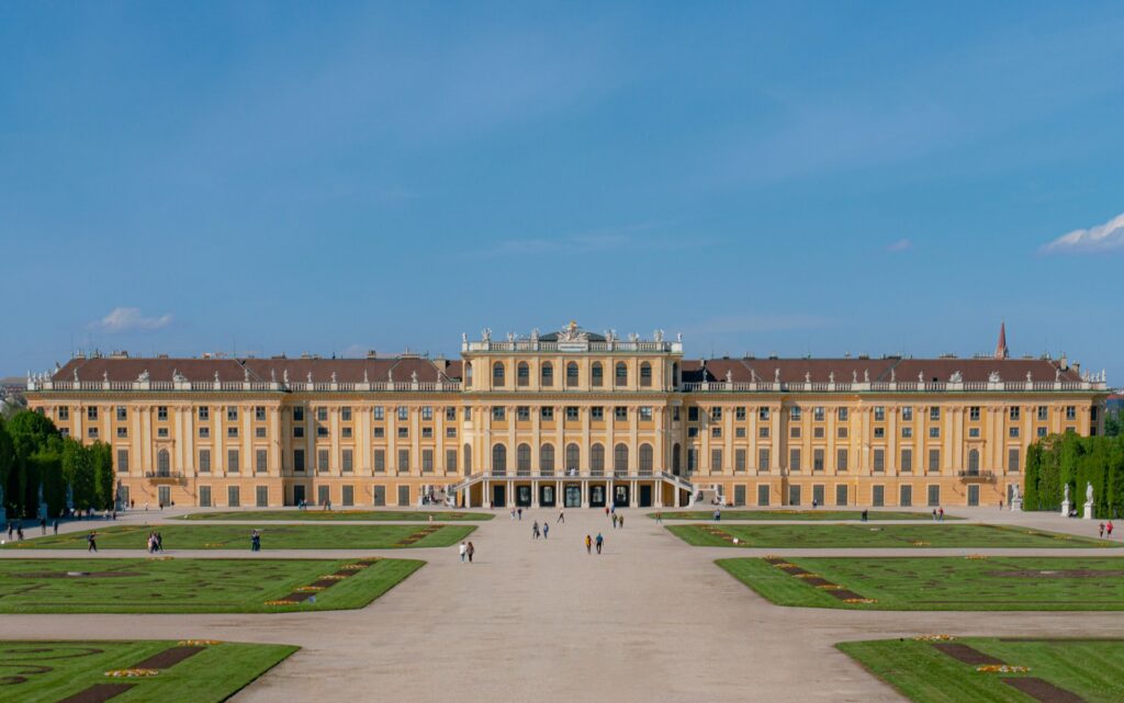 Schönbrunnansicht by Unsplash.
